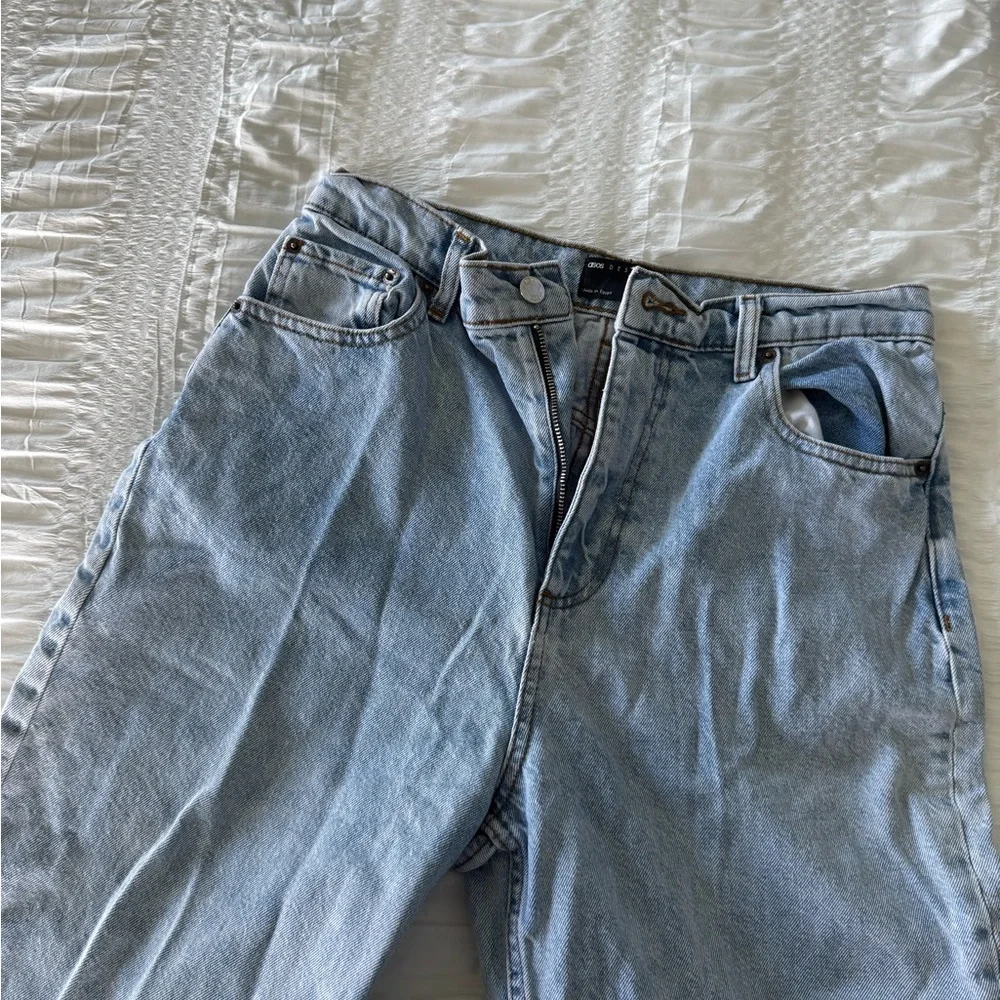 Light Wash Wide Leg Jeans - Picture 3 of 5